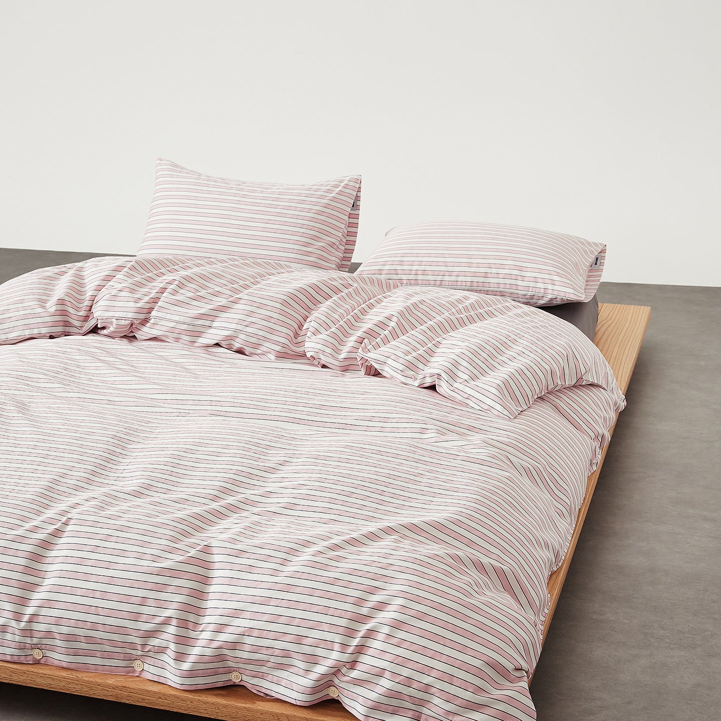 Henry Striped Buttoned Bedding Set / Blue