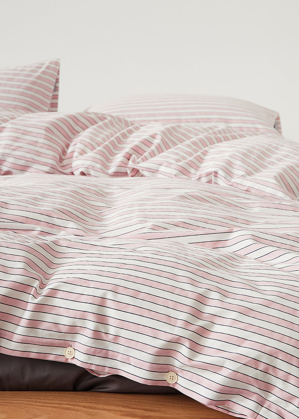 Henry Striped Buttoned Bedding Set / Blue