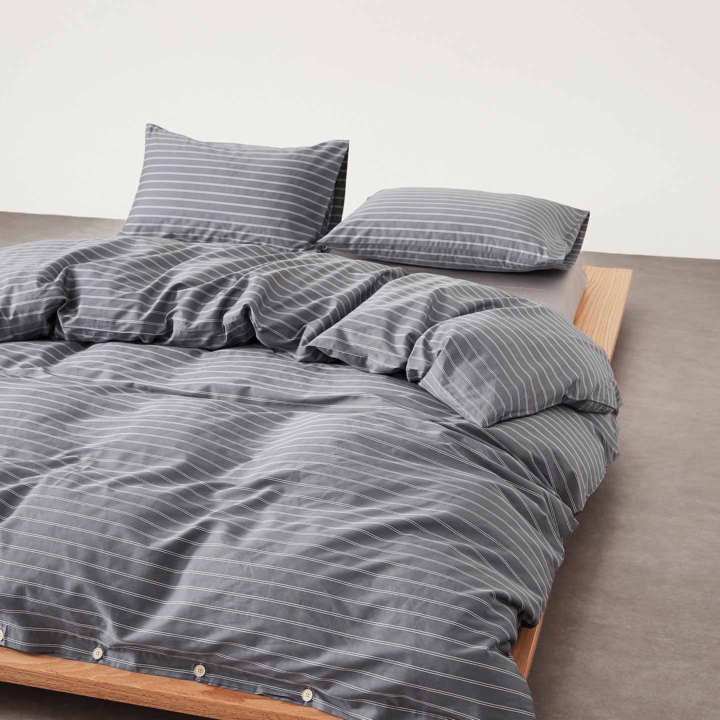 Henry Striped Buttoned Bedding Set / Blue