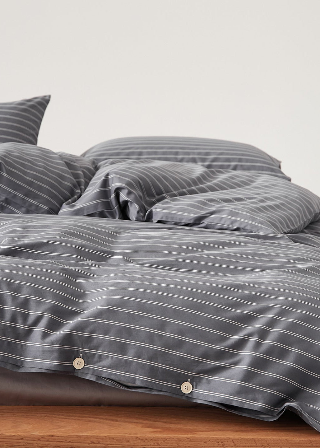 Henry Striped Buttoned Bedding Set / Blue