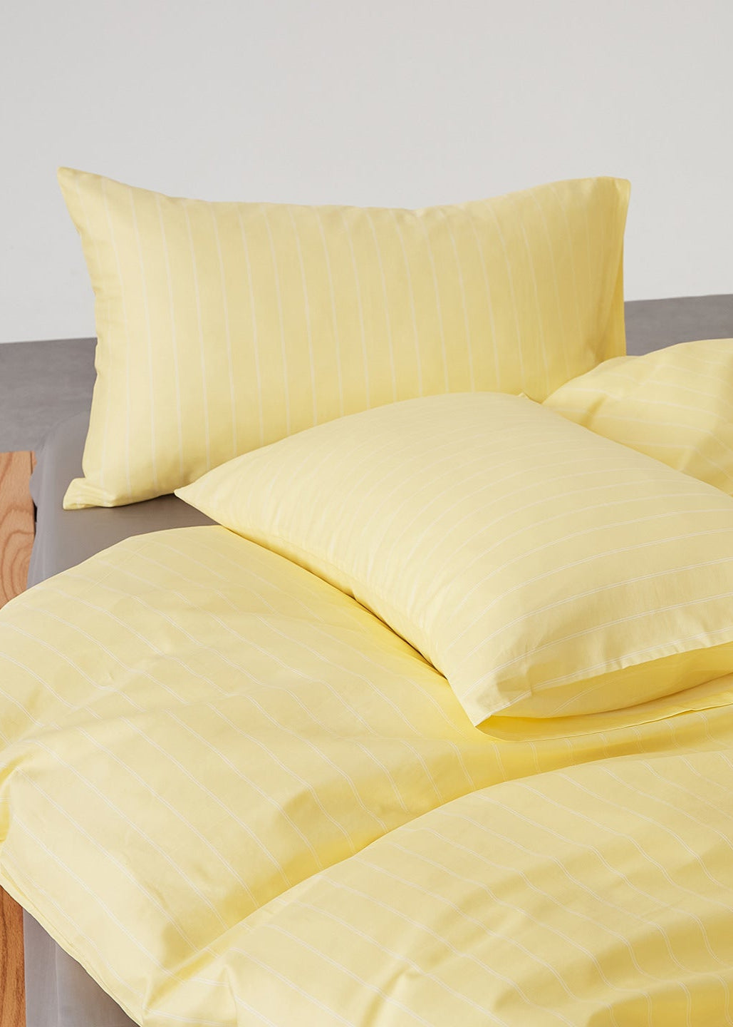 Henry Striped Buttoned Bedding Set / Blue