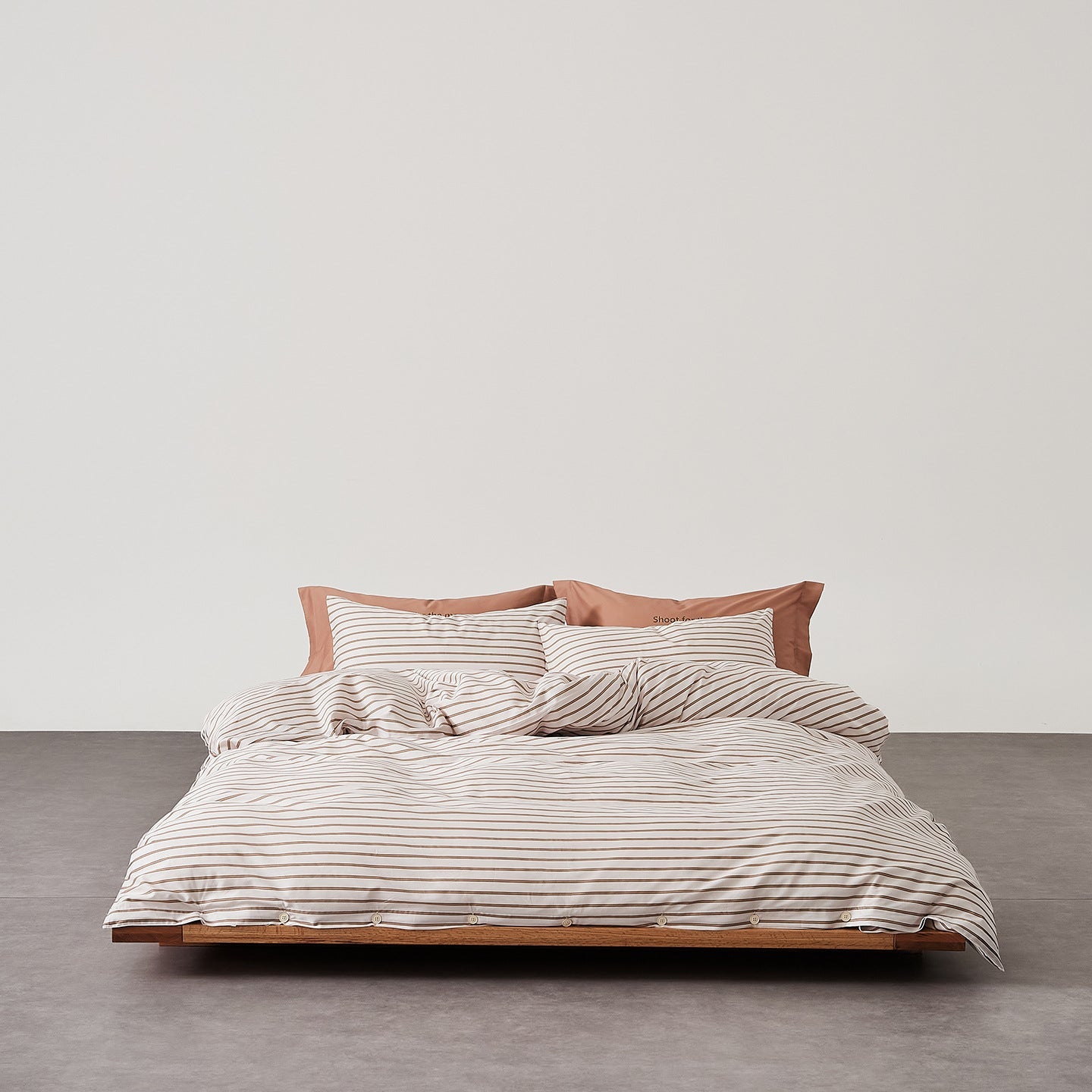Henry Striped Buttoned Bedding Set / Blue