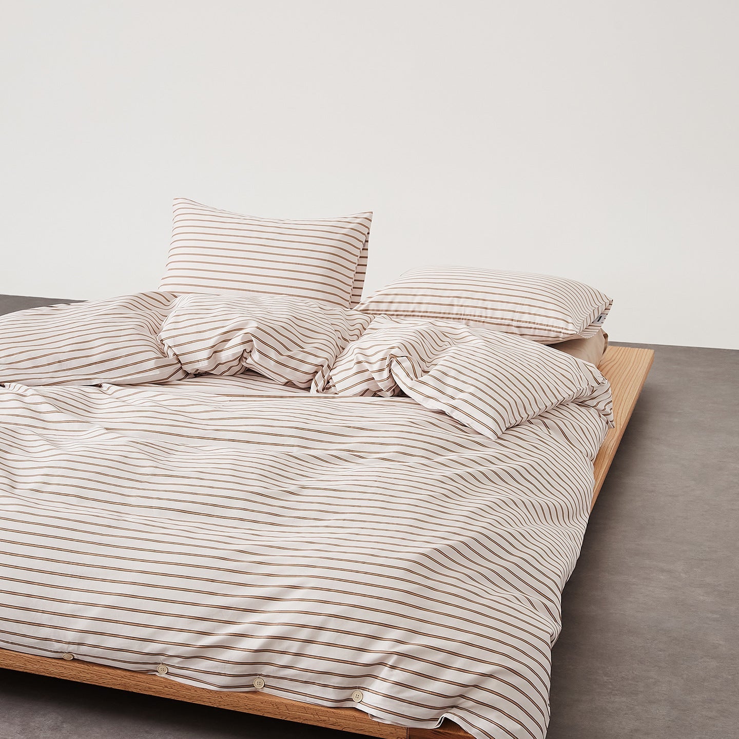 Henry Striped Buttoned Bedding Set / Blue