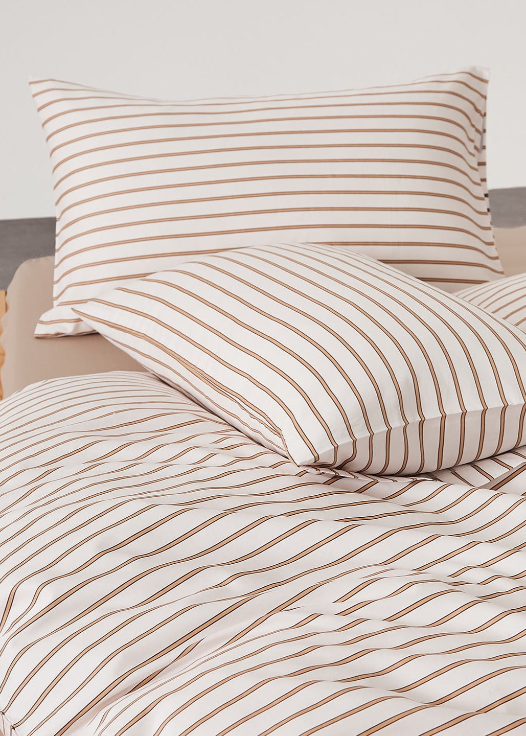 Henry Striped Buttoned Bedding Set / Blue