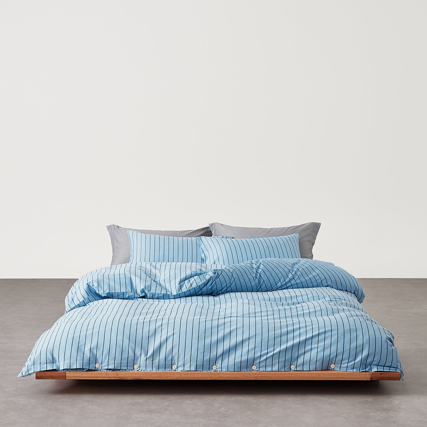 Henry Striped Buttoned Bedding Set / Blue