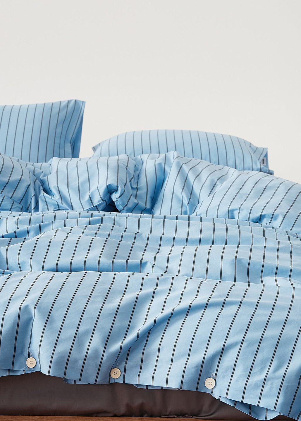 Henry Striped Buttoned Bedding Set / Blue