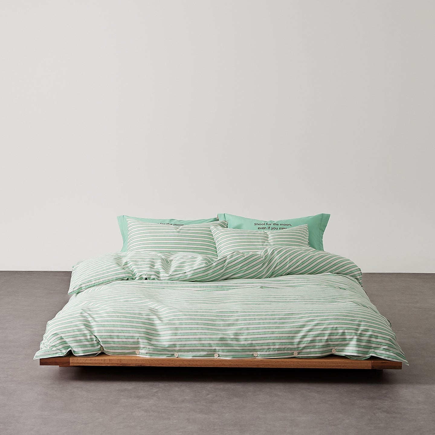Henry Striped Buttoned Bedding Set / Blue