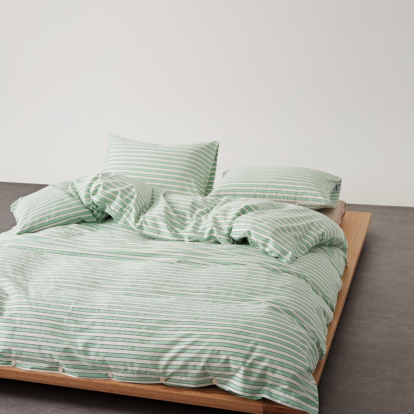 Henry Striped Buttoned Bedding Set / Blue