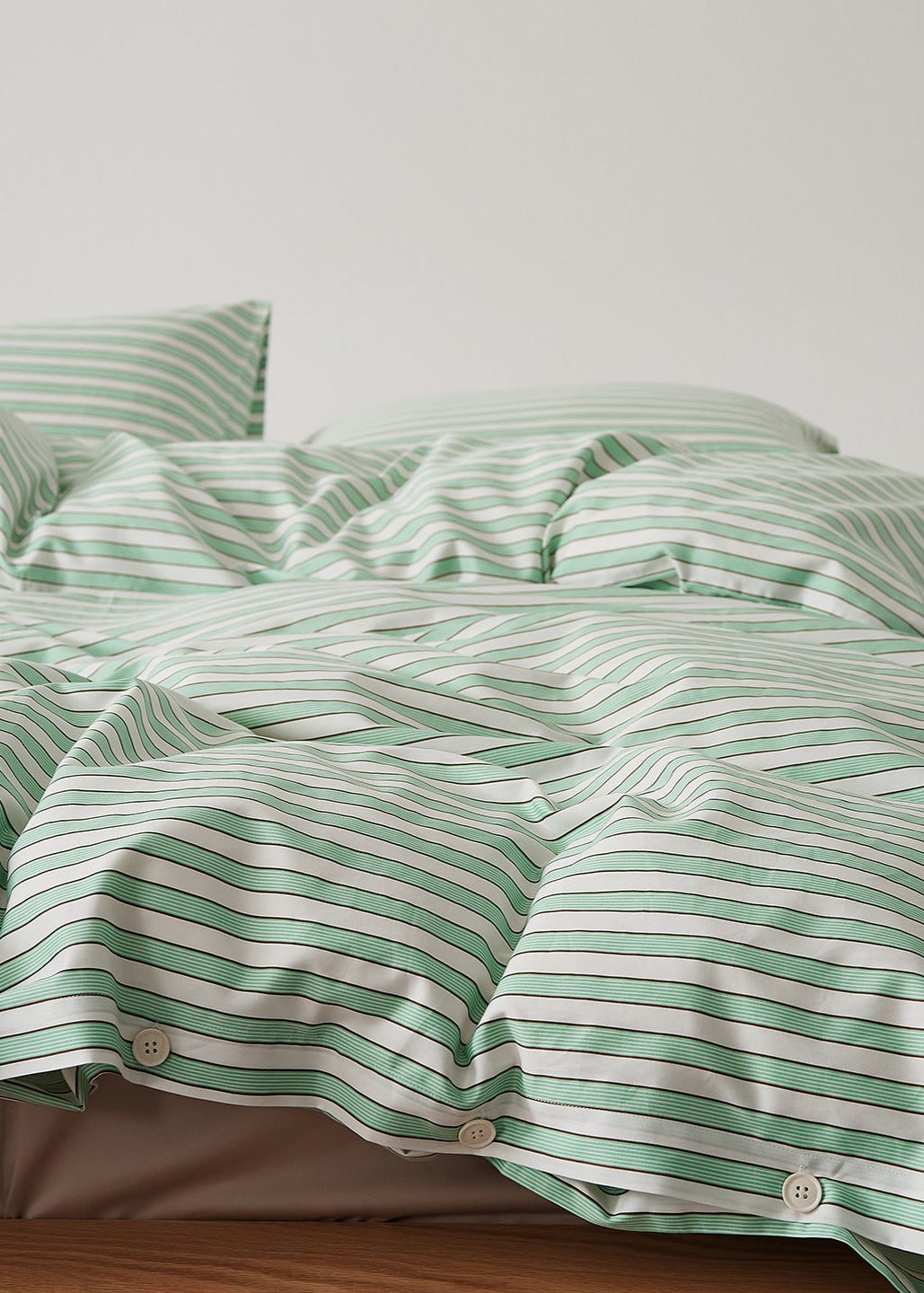 Henry Striped Buttoned Bedding Set / Blue