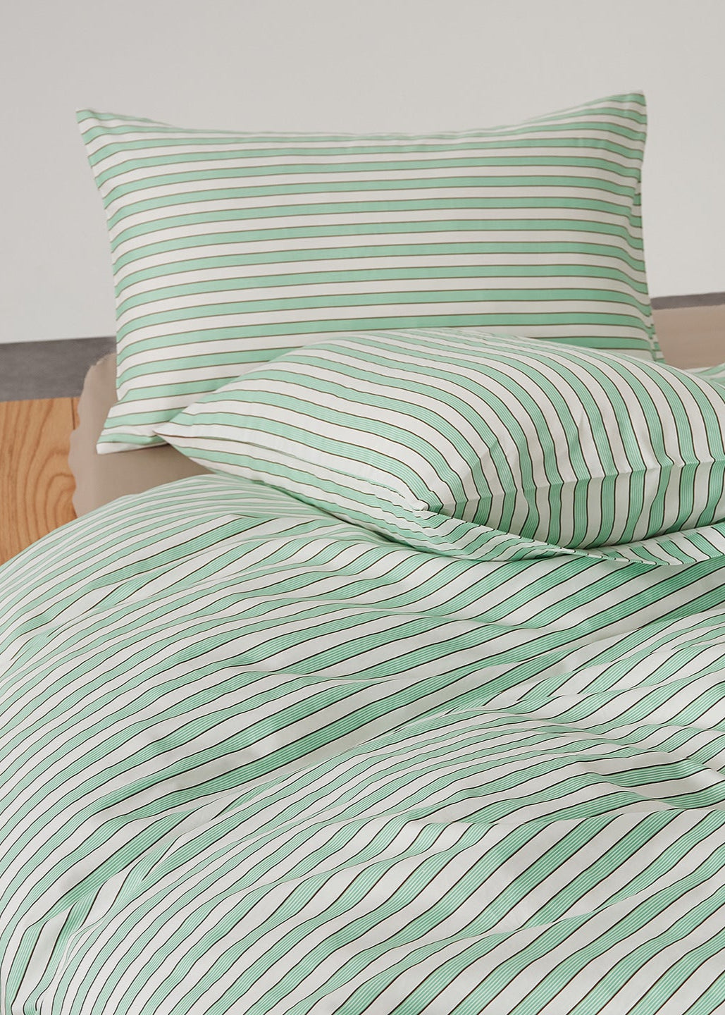 Henry Striped Buttoned Bedding Set / Blue
