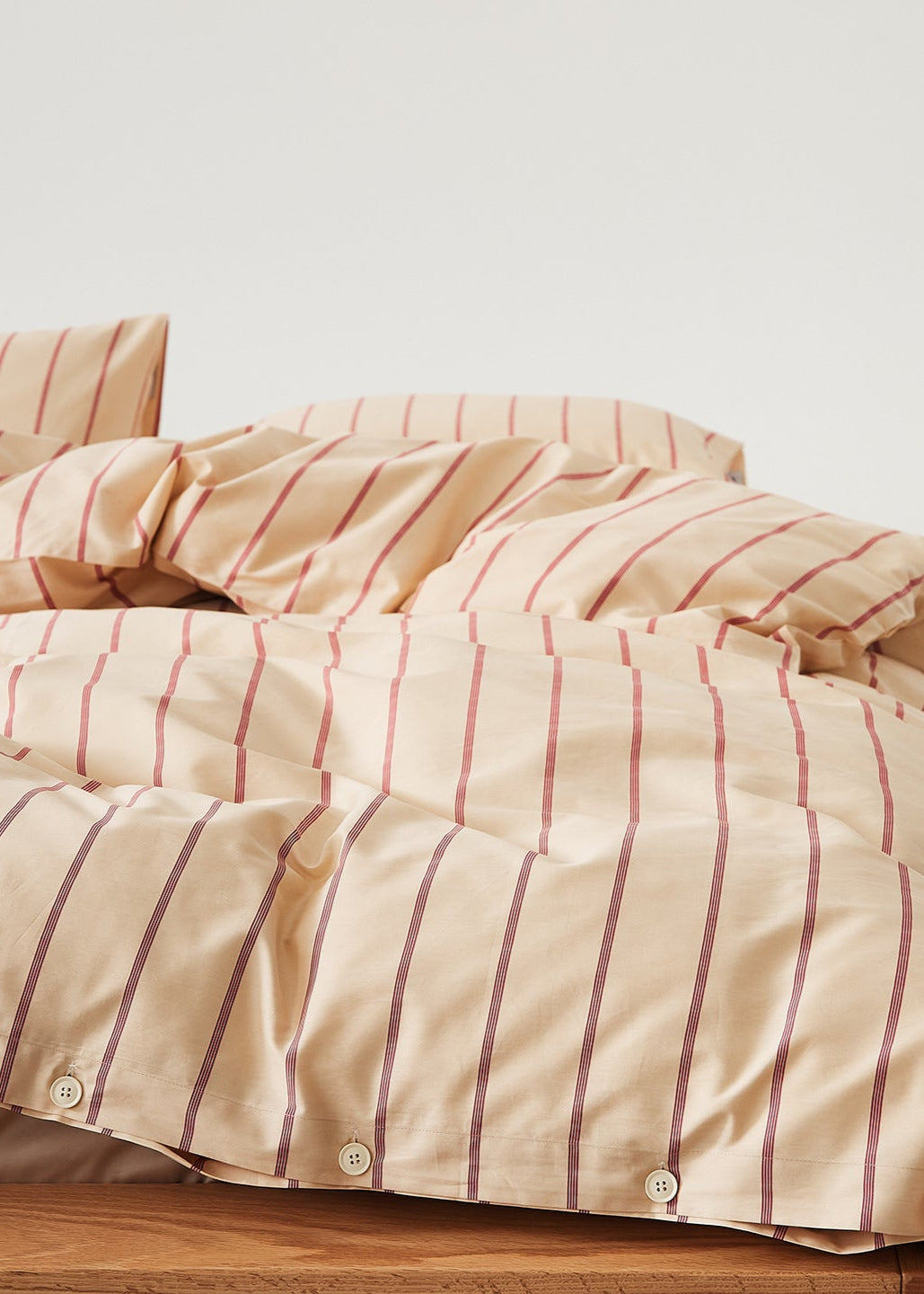 Henry Striped Buttoned Bedding Set / Blue