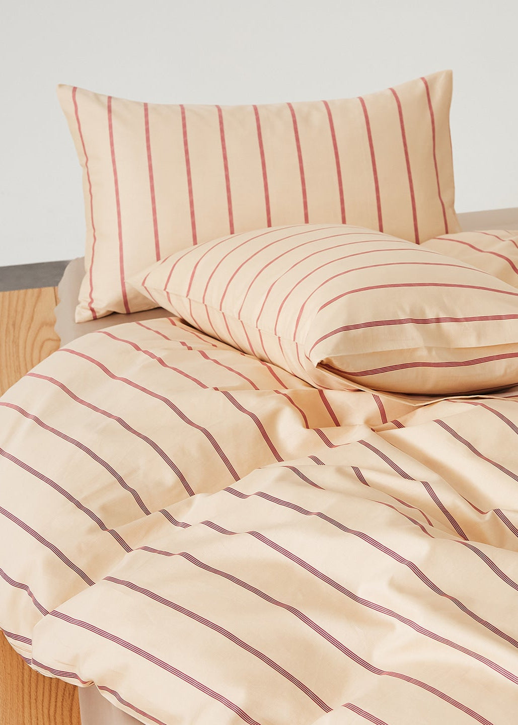 Henry Striped Buttoned Bedding Set / Blue