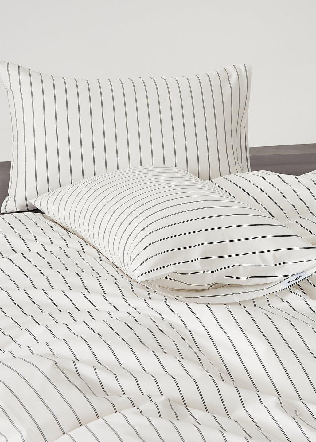 Henry Striped Buttoned Bedding Set / Blue