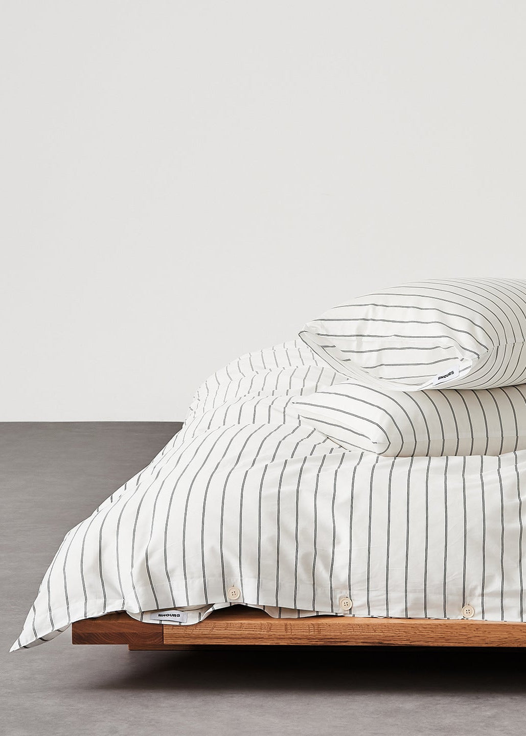 Henry Striped Buttoned Bedding Set / Blue