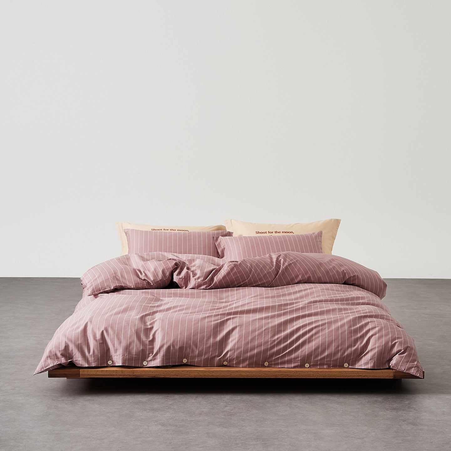 Henry Striped Buttoned Bedding Set / Blue
