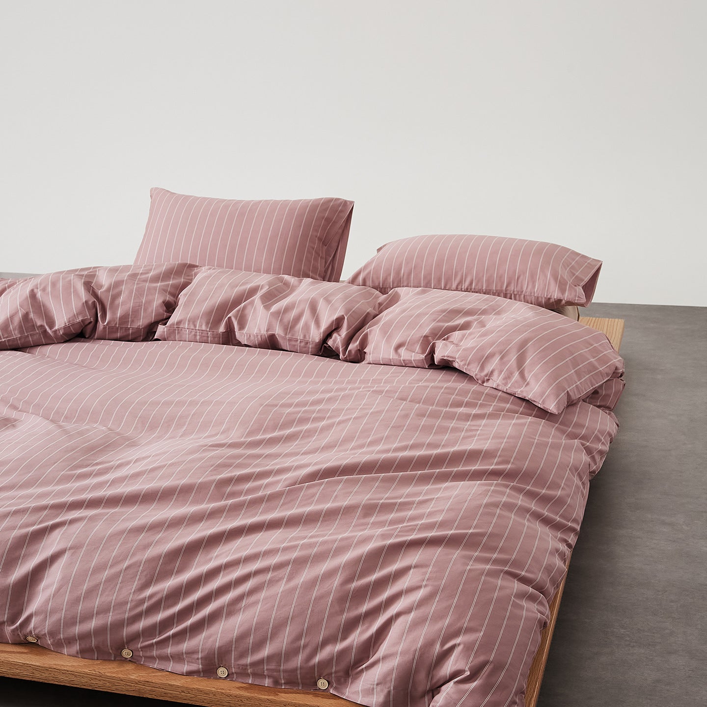 Henry Striped Buttoned Bedding Set / Blue