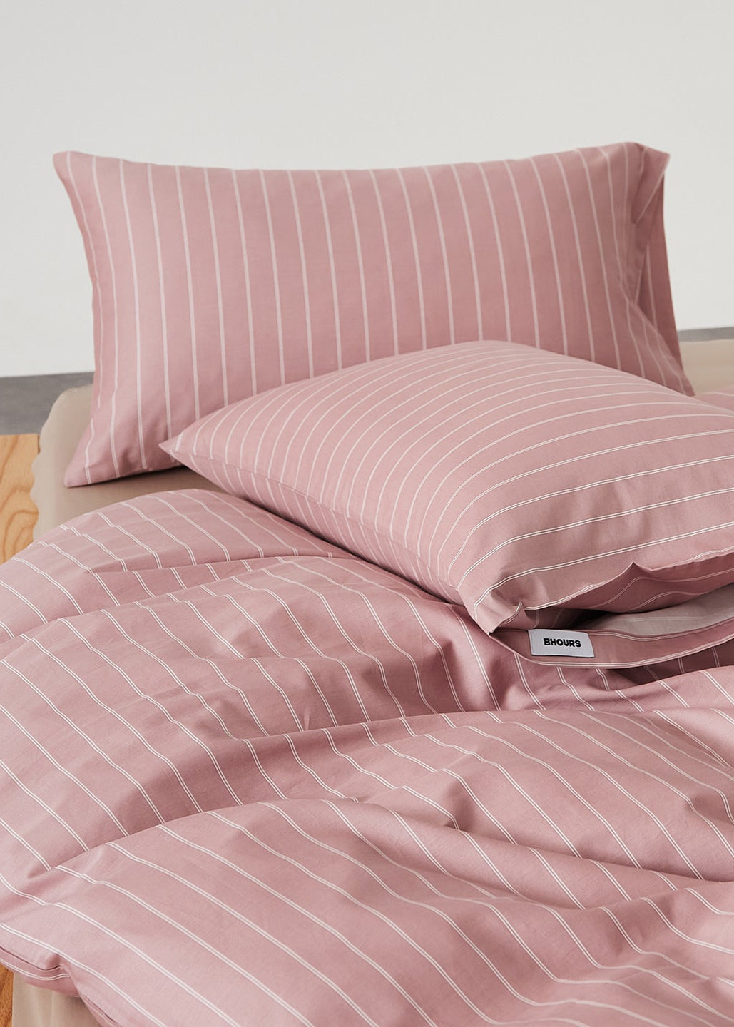 Henry Striped Buttoned Bedding Set / Blue