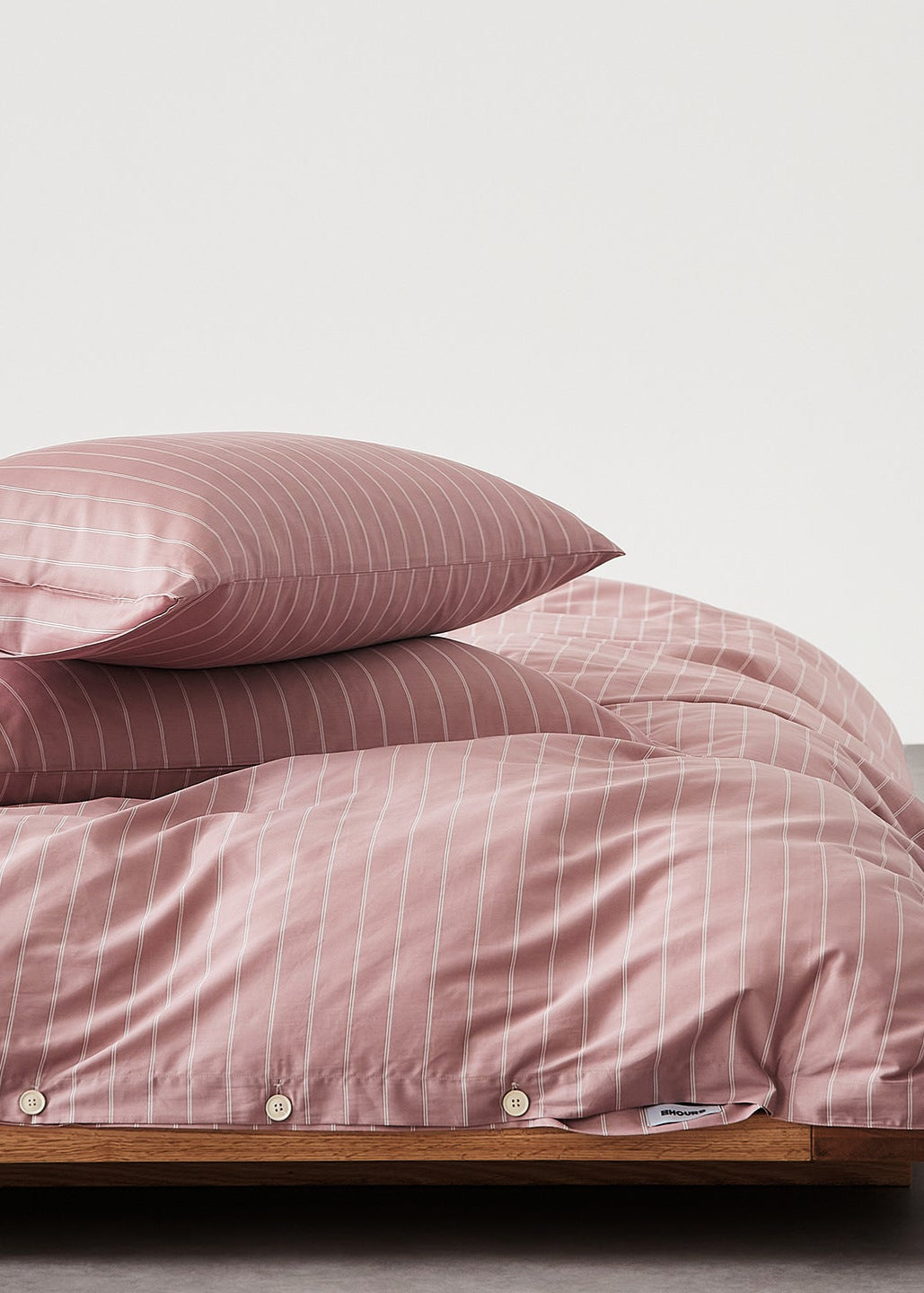 Henry Striped Buttoned Bedding Set / Blue