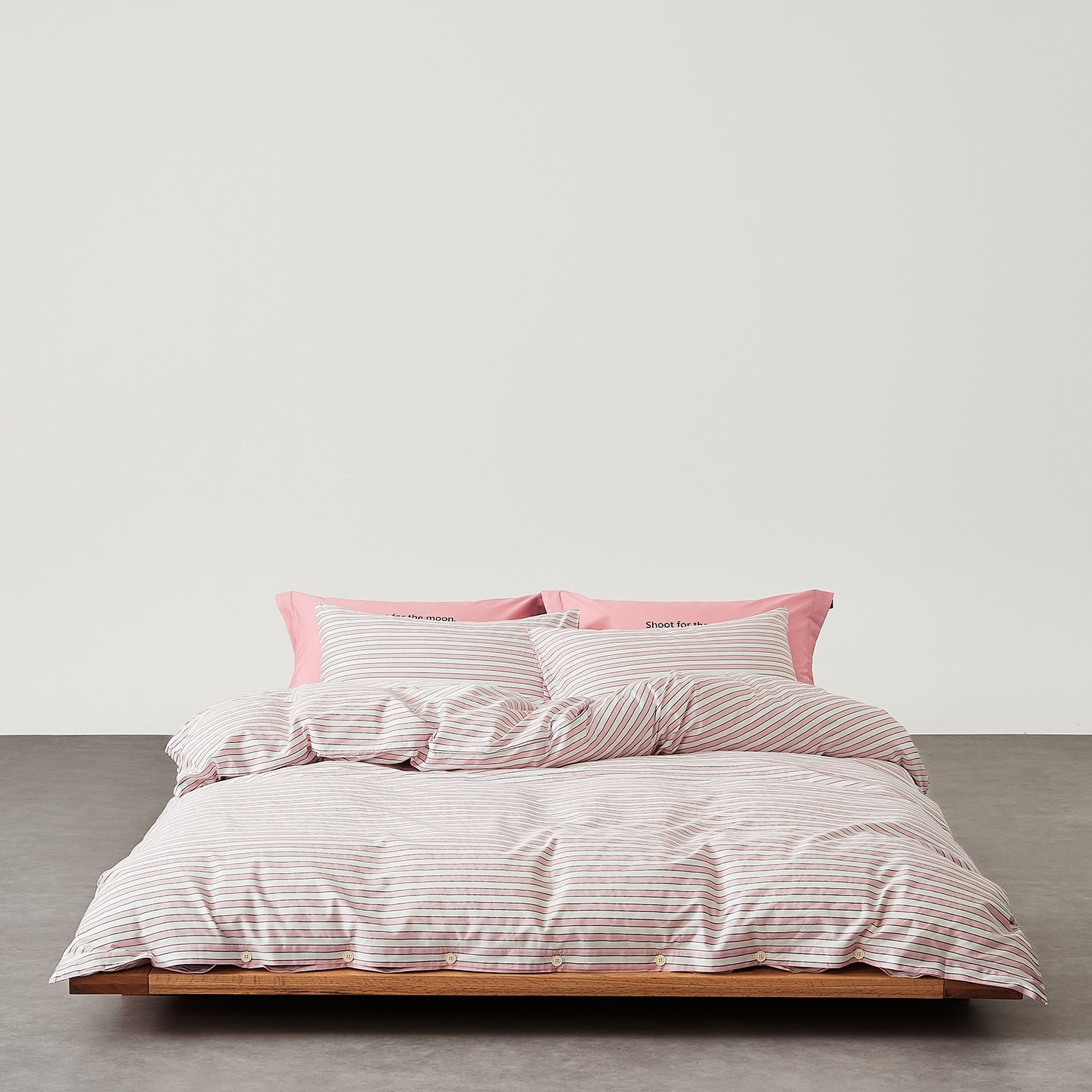 Henry Striped Buttoned Bedding Set / Blue